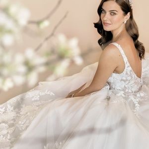 Meet your Posher, Something in White!